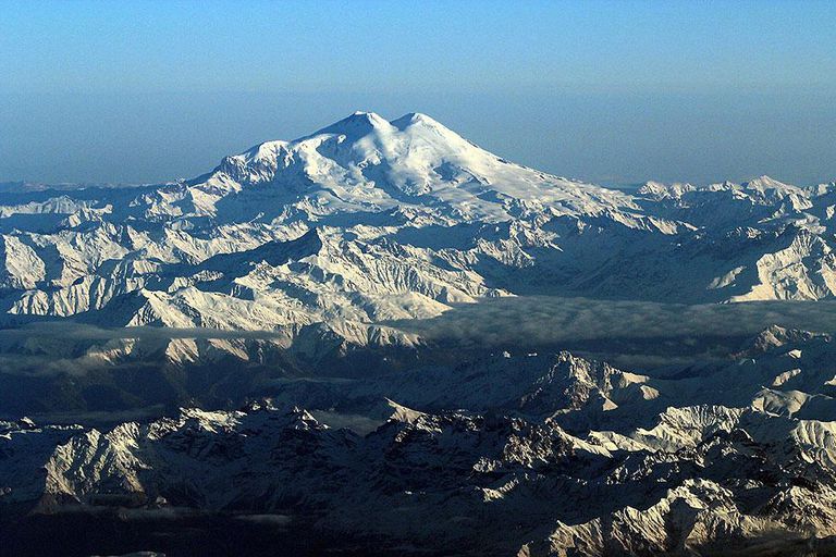   أعلى القمم الجبلية في العالم Mount-Elbrus1