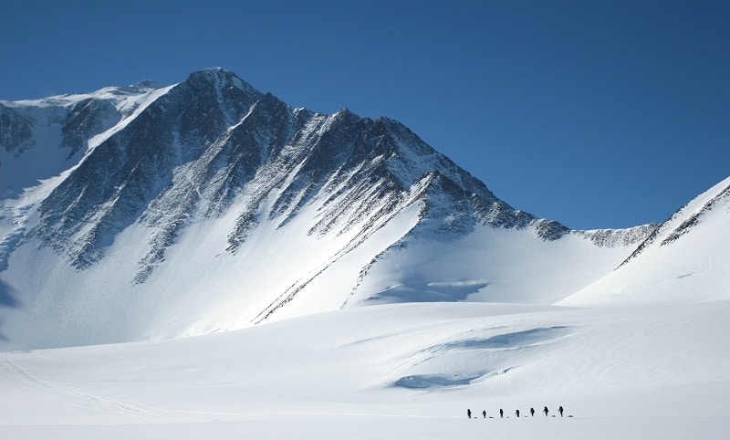   أعلى القمم الجبلية في العالم Vinson-Massif