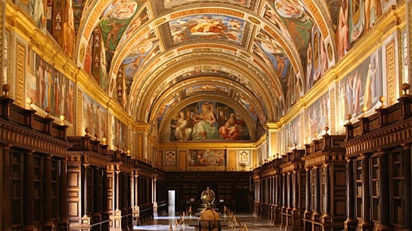 المكتبة الملكية من أجمل مكتبة في العالم
