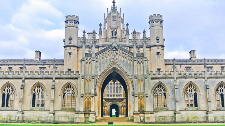 جامعة كامبريدج واحدة من أجمل جامعات العالم